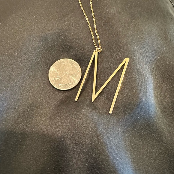 Gold colored initial M necklace EUC - Picture 4 of 7